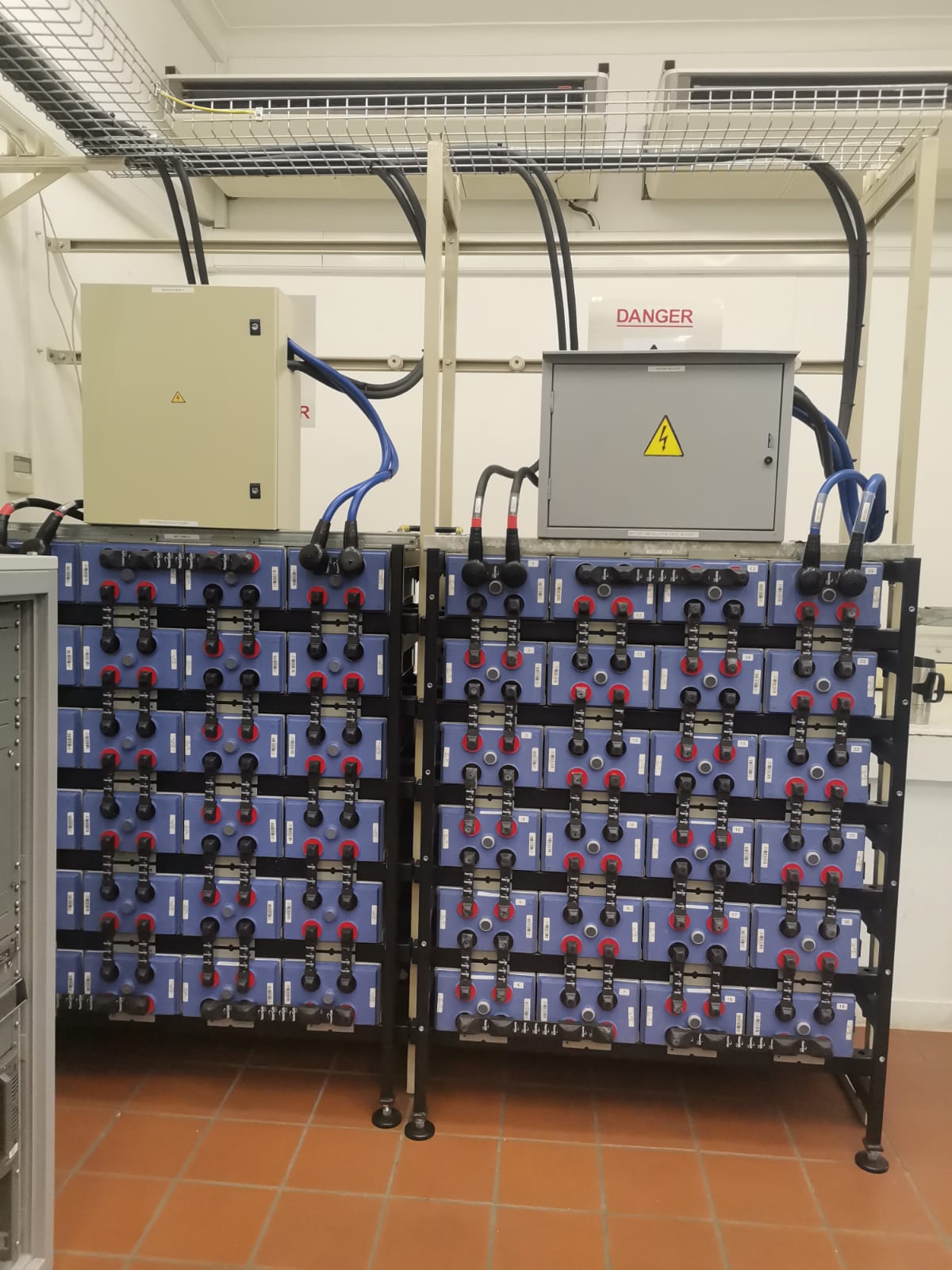Installed critical-power battery bank system