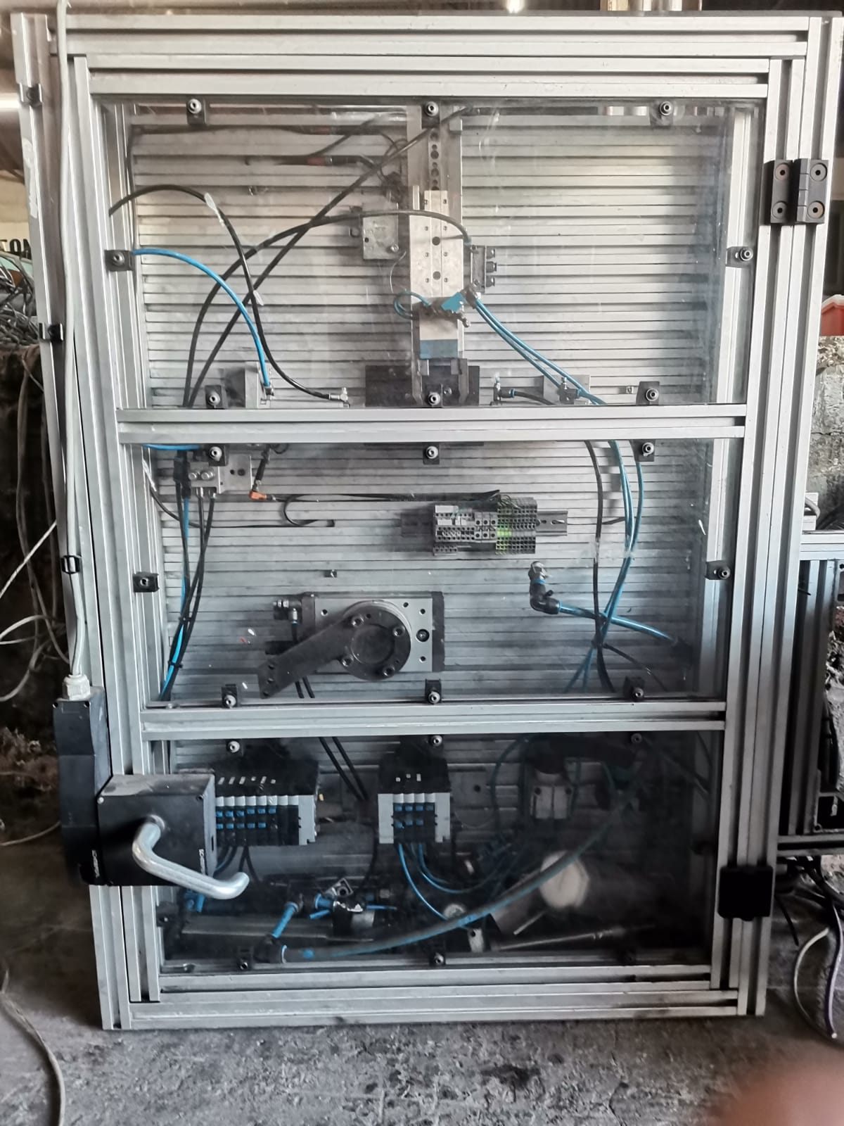 Machine control cabinet